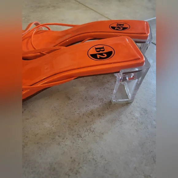 B2 Sandals - Picture 3 of 3